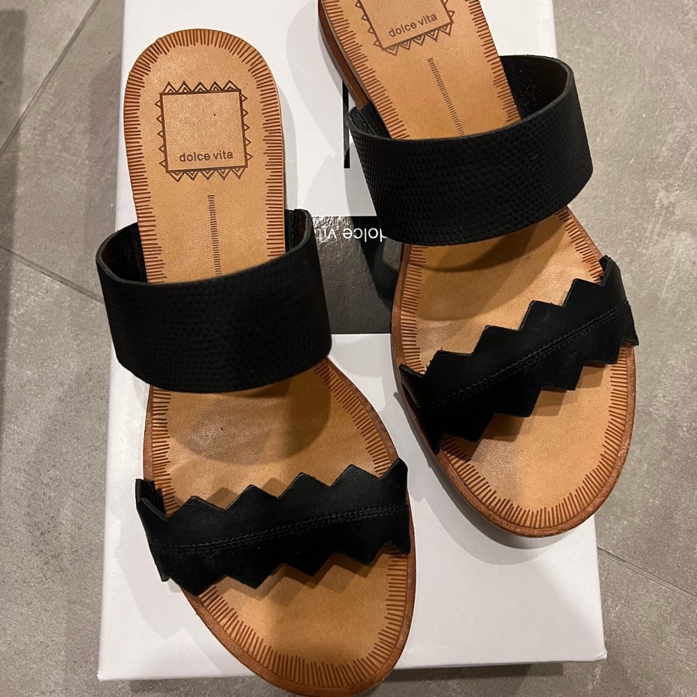 Acer Black Sandals with Zigzag Straps